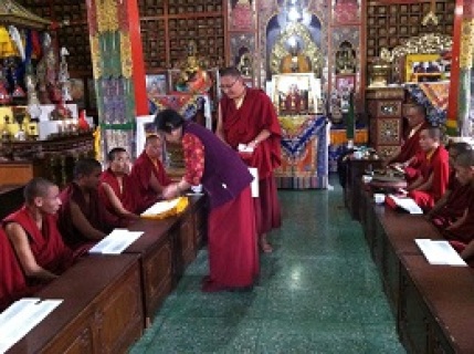 金剛吉祥母供養喇嘛和僧眾